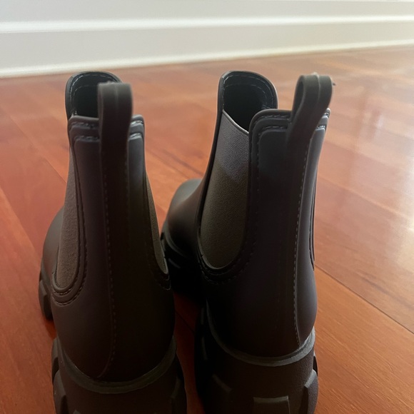 JEFFREY CAMPBELL Lugged Chelsea Rain Boots -
Size 7 - Picture 6 of 8